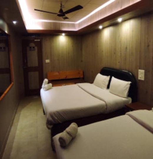 Baba Tourist Lodge Shillong Ngoại thất bức ảnh