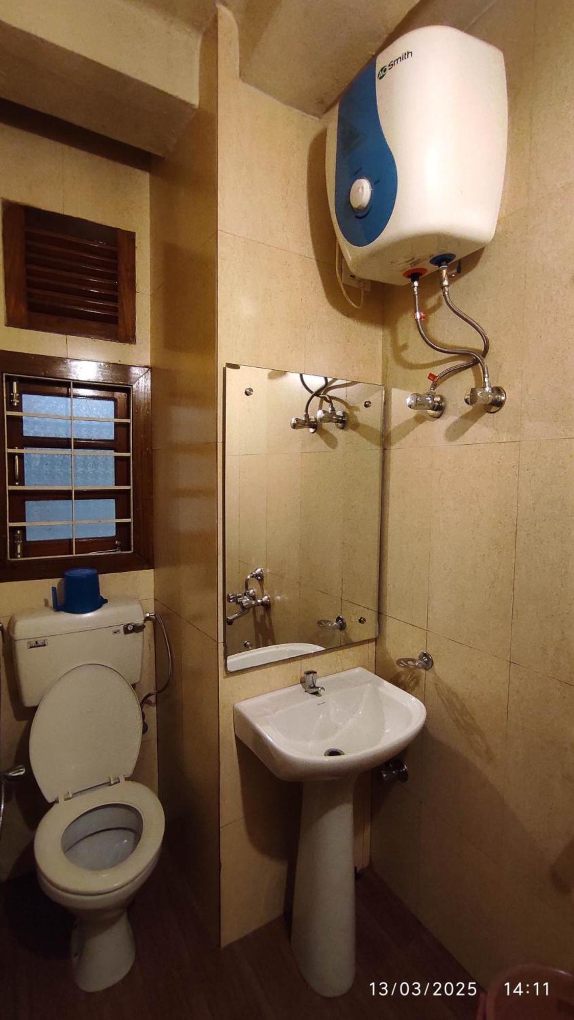 Baba Tourist Lodge Shillong Ngoại thất bức ảnh
