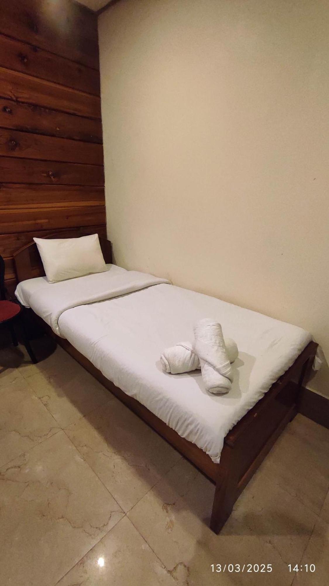 Baba Tourist Lodge Shillong Ngoại thất bức ảnh
