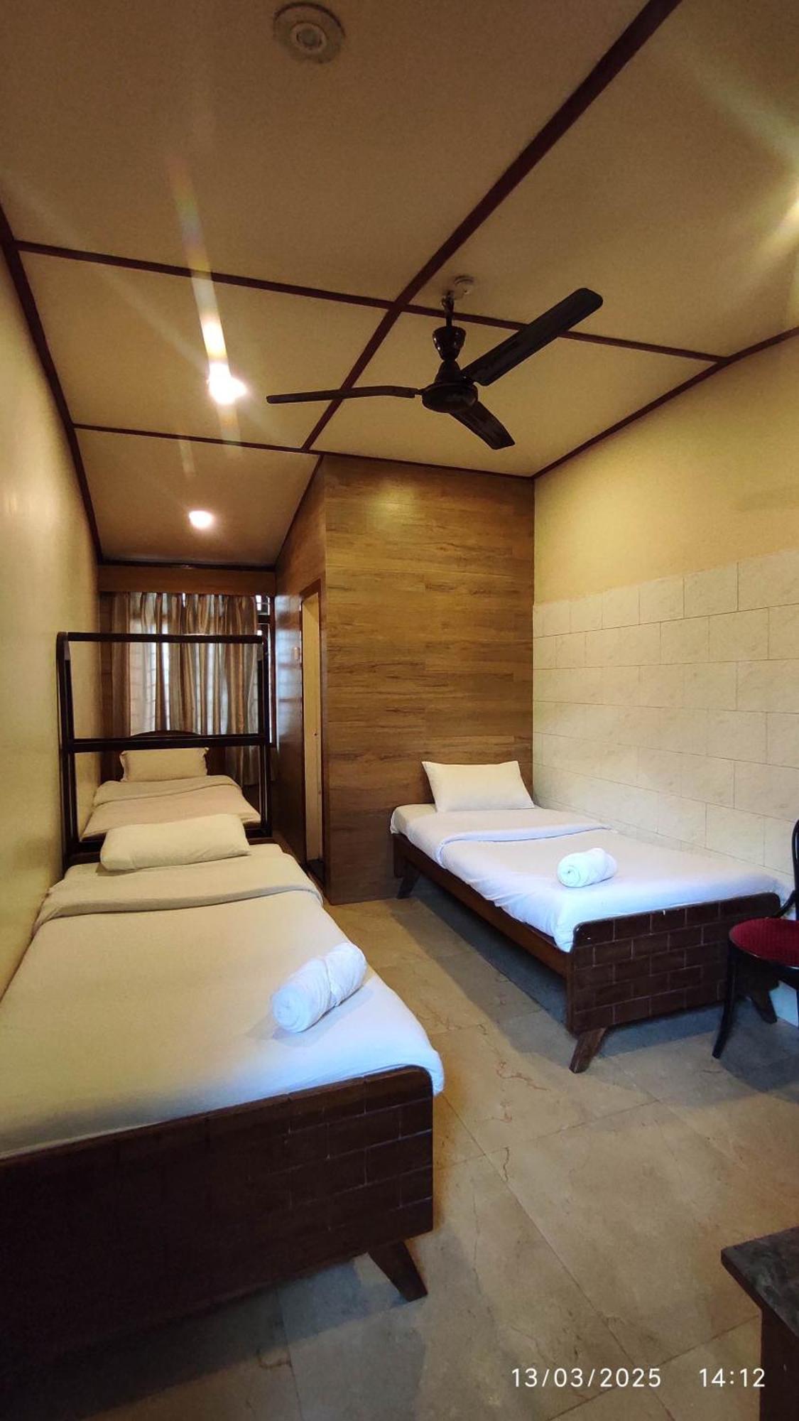 Baba Tourist Lodge Shillong Ngoại thất bức ảnh