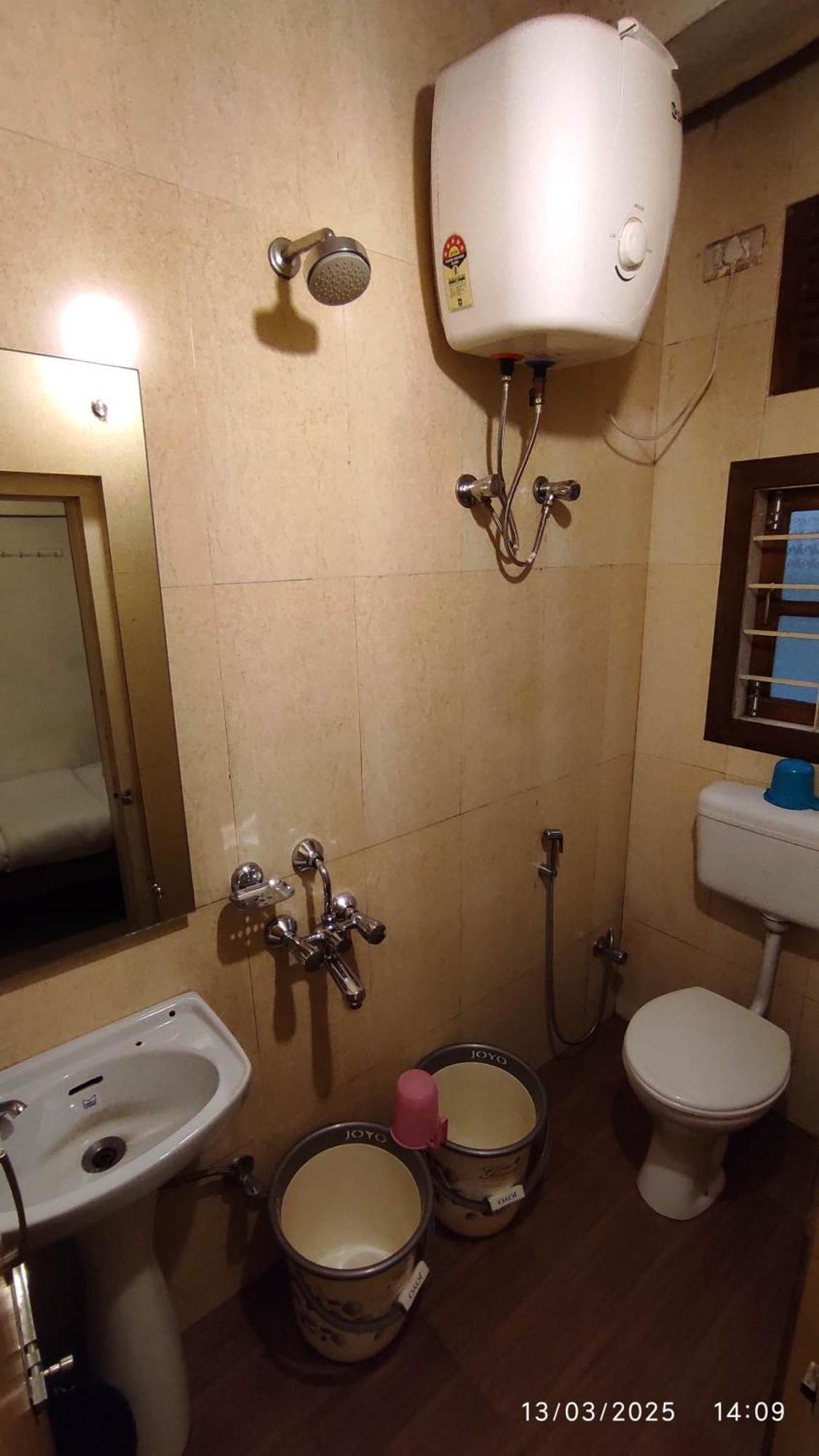 Baba Tourist Lodge Shillong Ngoại thất bức ảnh