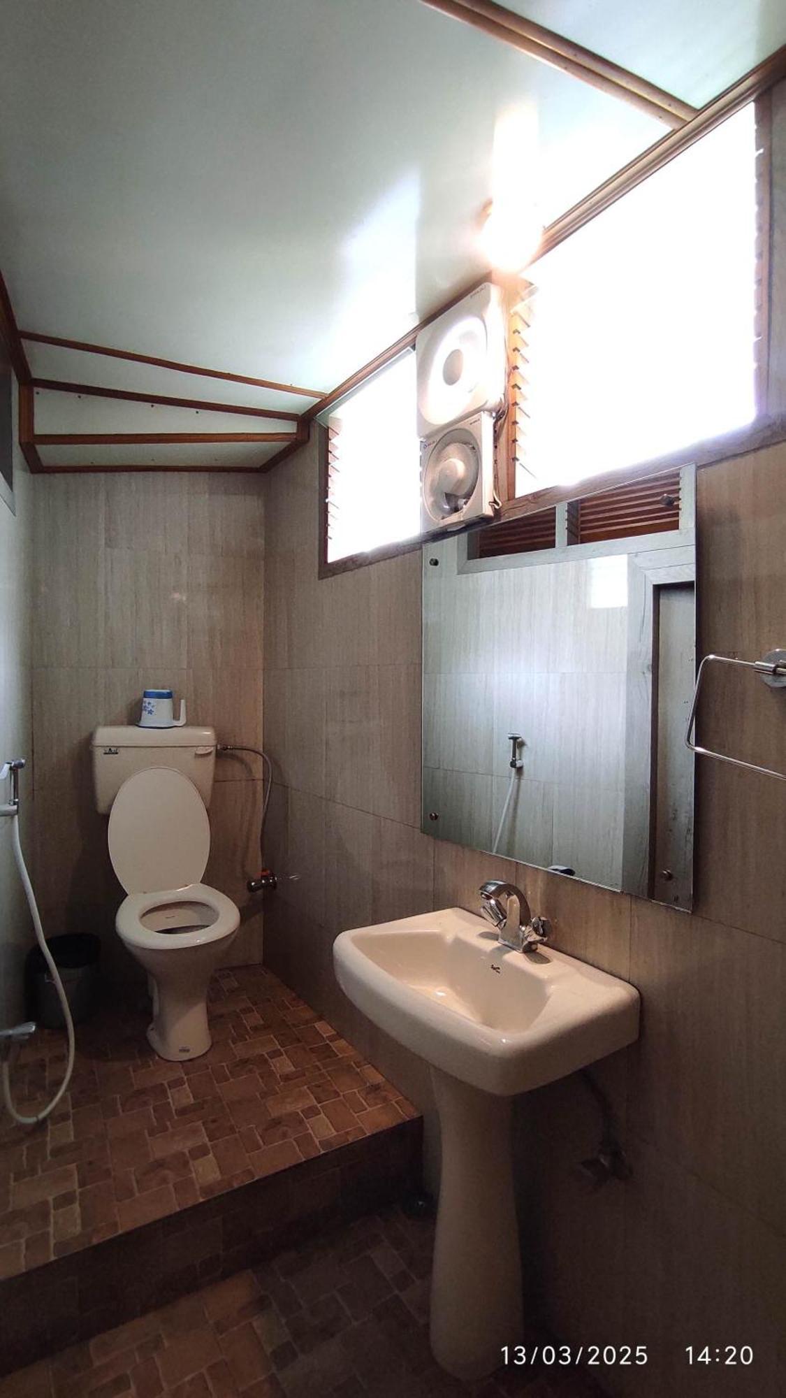 Baba Tourist Lodge Shillong Ngoại thất bức ảnh