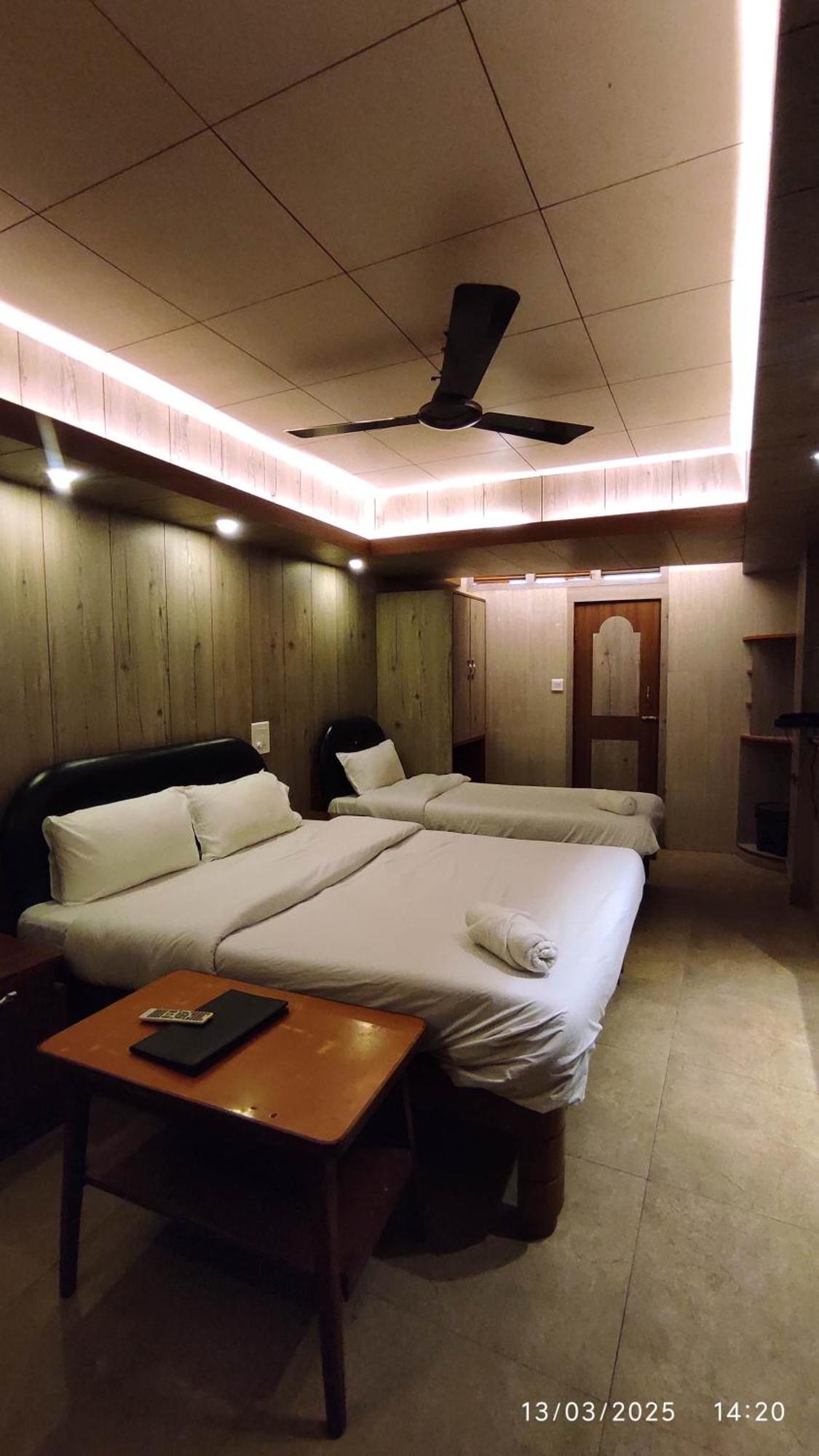 Baba Tourist Lodge Shillong Ngoại thất bức ảnh