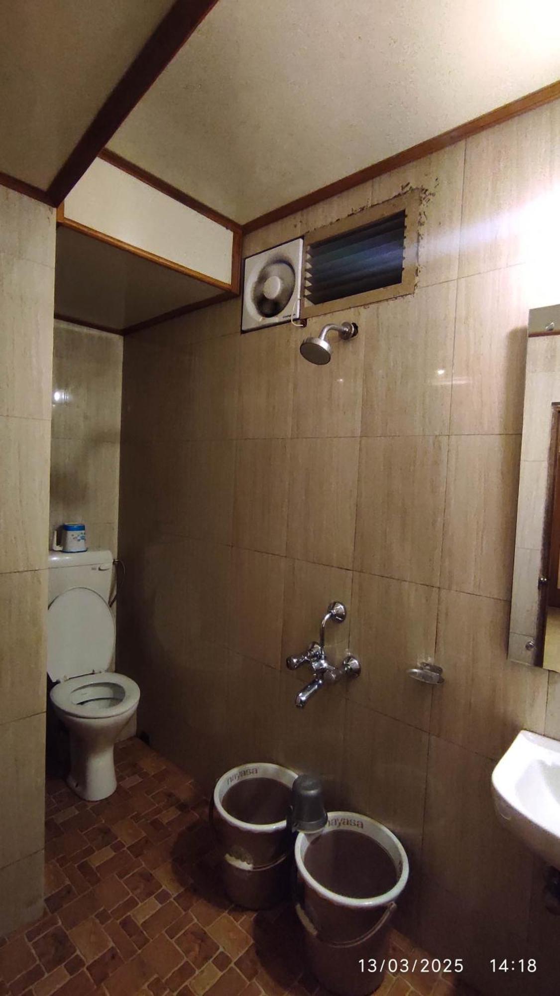 Baba Tourist Lodge Shillong Ngoại thất bức ảnh