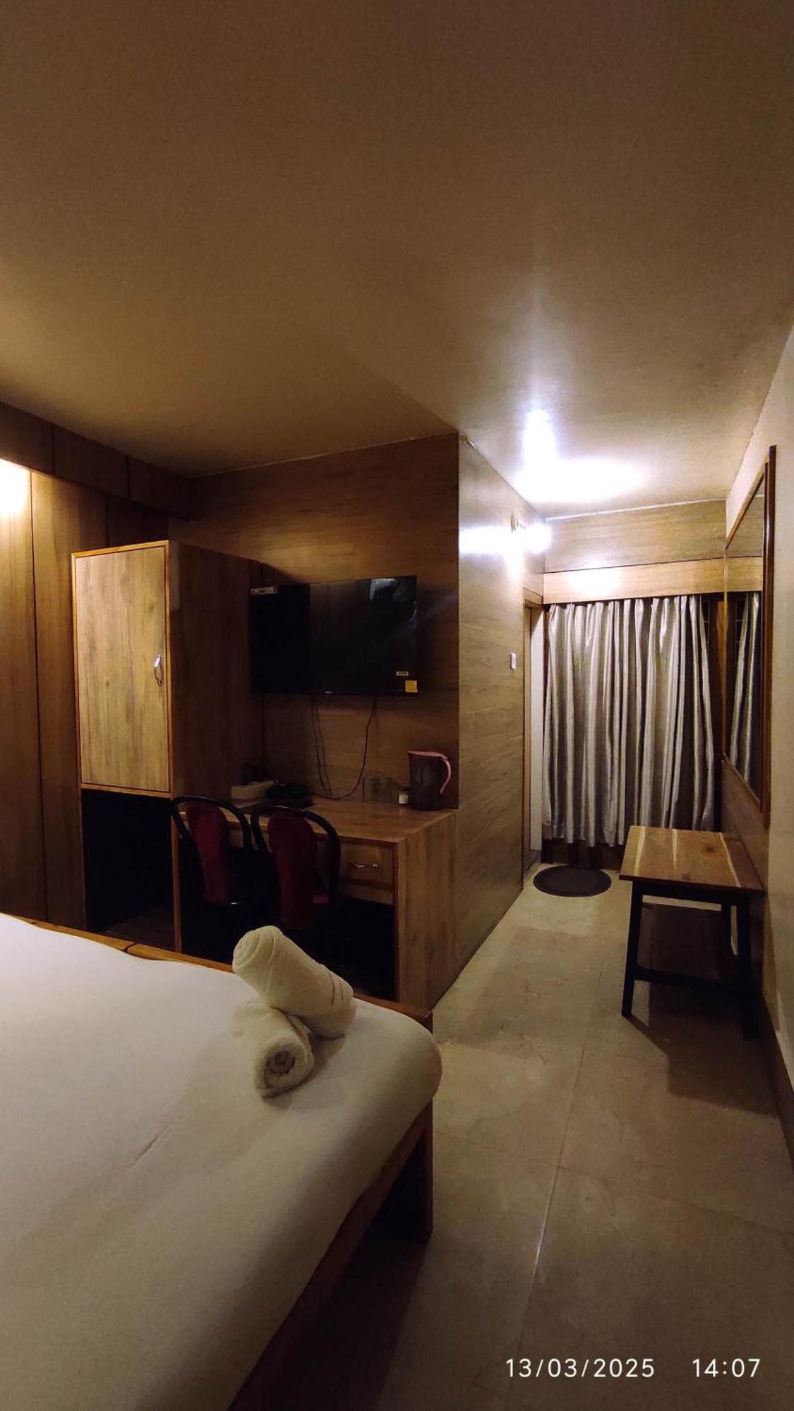 Baba Tourist Lodge Shillong Ngoại thất bức ảnh