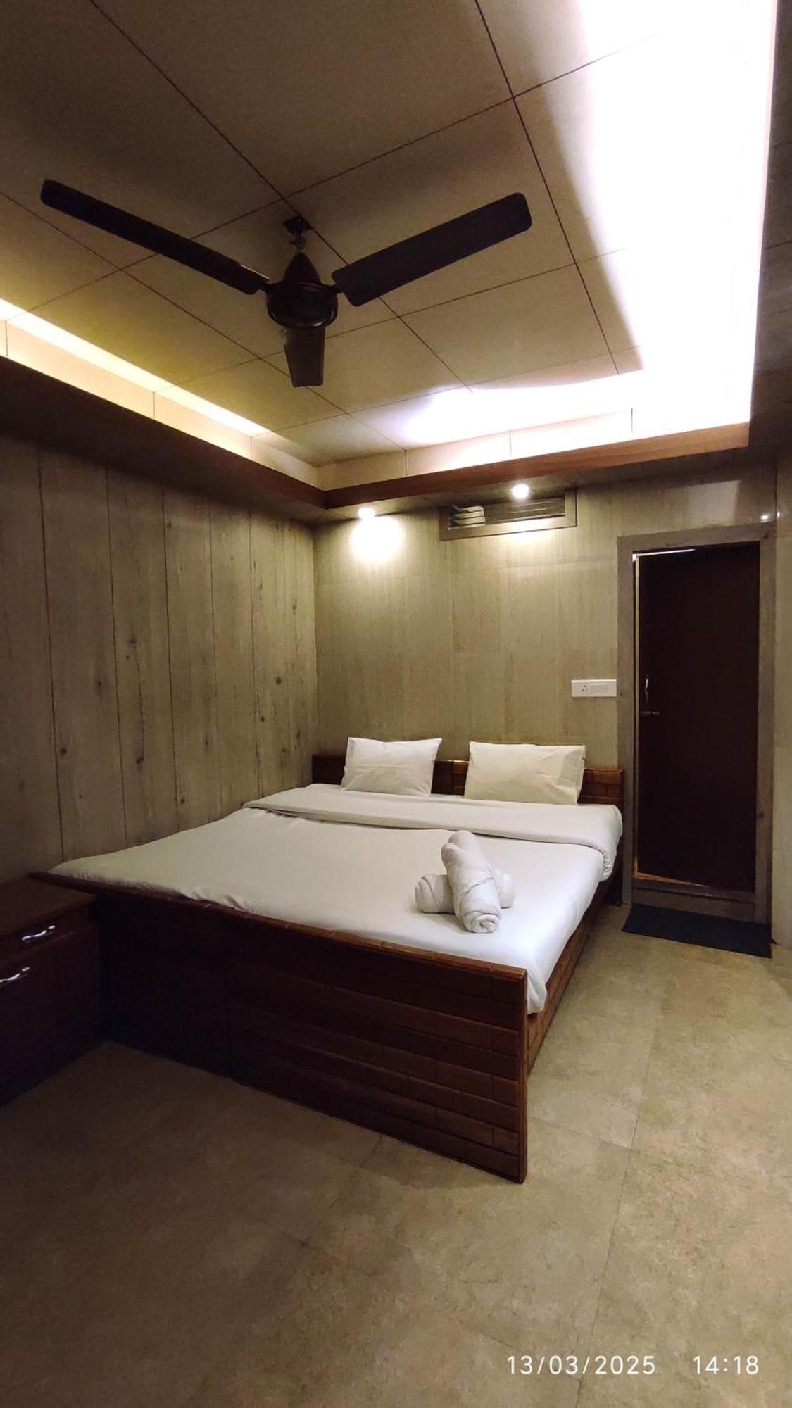 Baba Tourist Lodge Shillong Ngoại thất bức ảnh