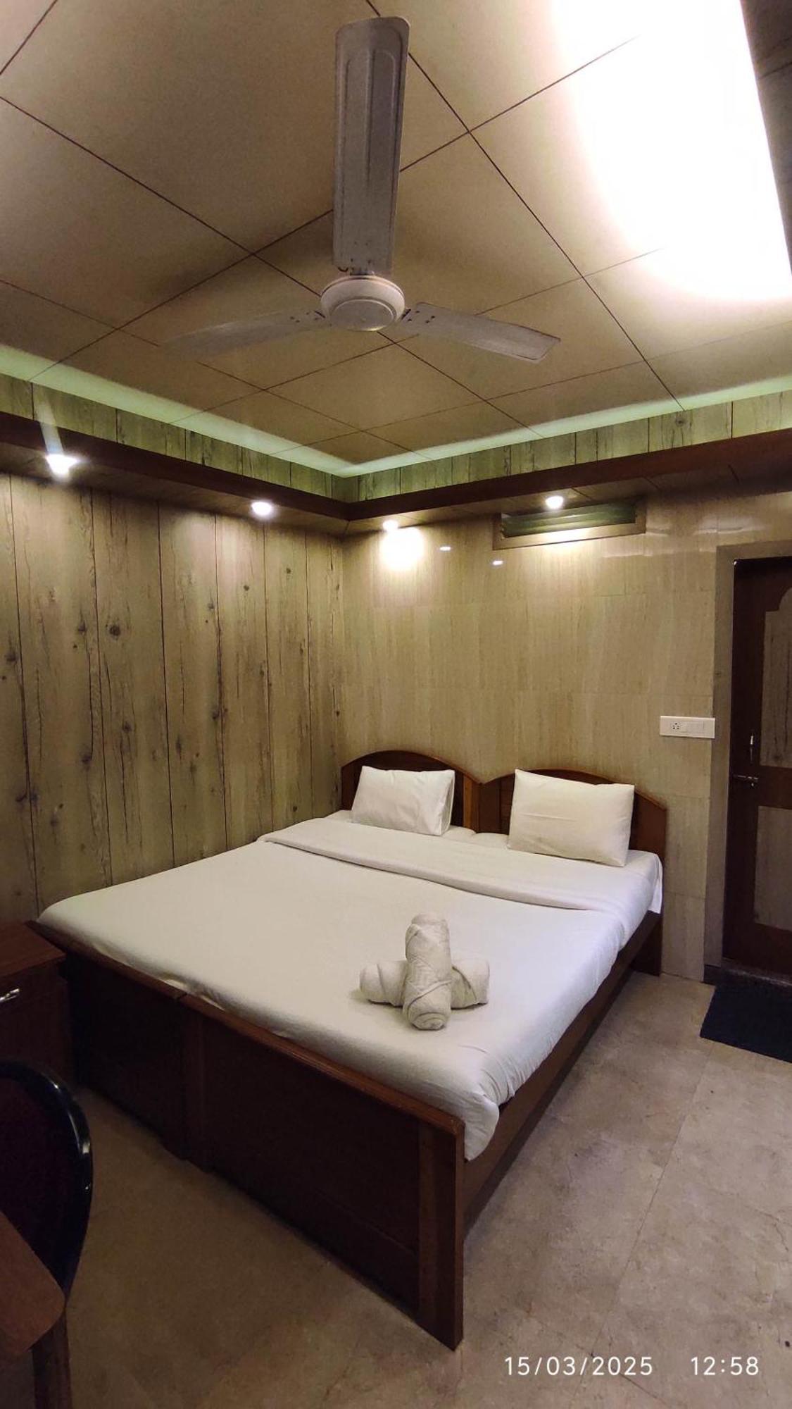 Baba Tourist Lodge Shillong Ngoại thất bức ảnh